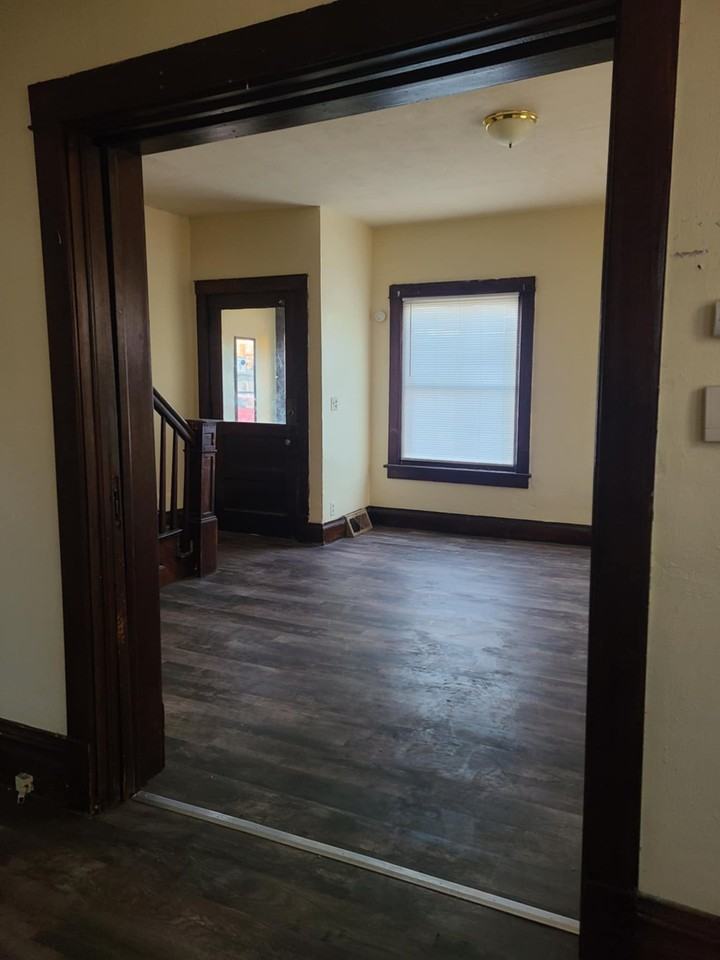 719 W 5th St #719 - Photo 3 of 9
