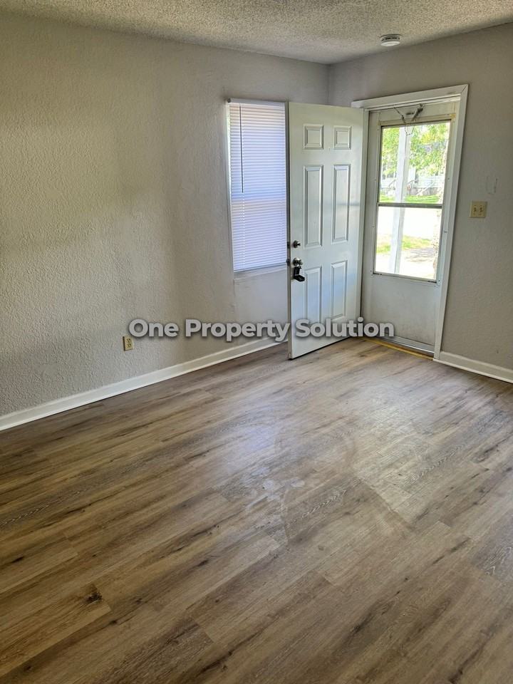 3942 Lincoln St #1 - Photo 4 of 23