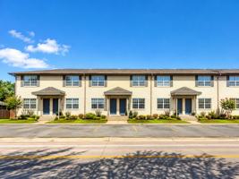 featured image of 808 S Center St