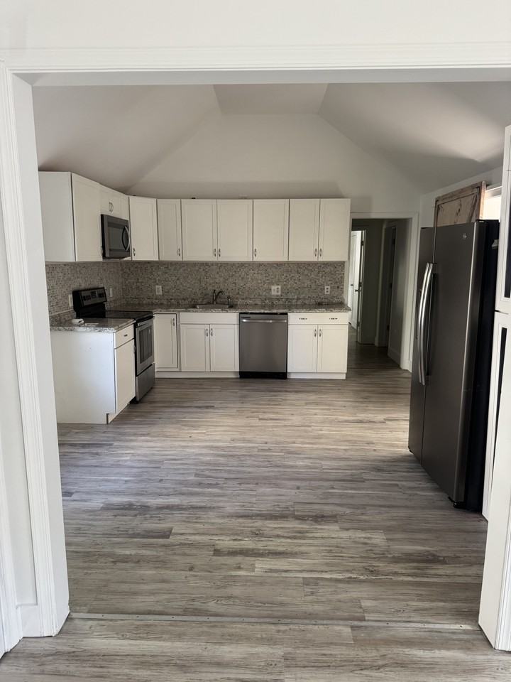 205 E East St #1 - Photo 3 of 12