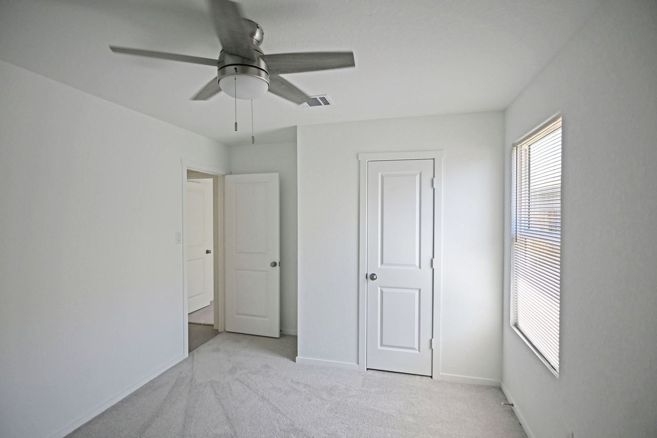 2407 Shady Grv #1 - Photo 5 of 38