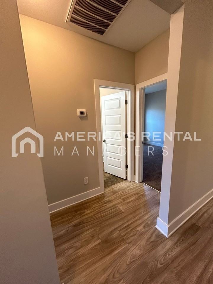 15597 Crimson Ridge Cir - Photo 6 of 39