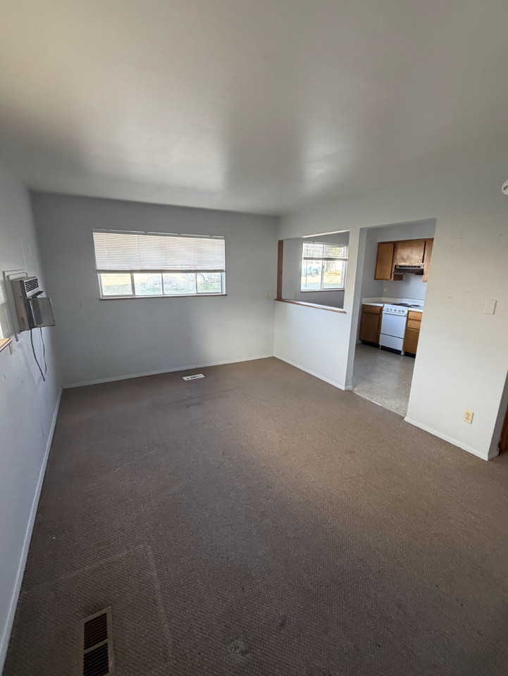 908 W Lake Ave #4 - Photo 4 of 12