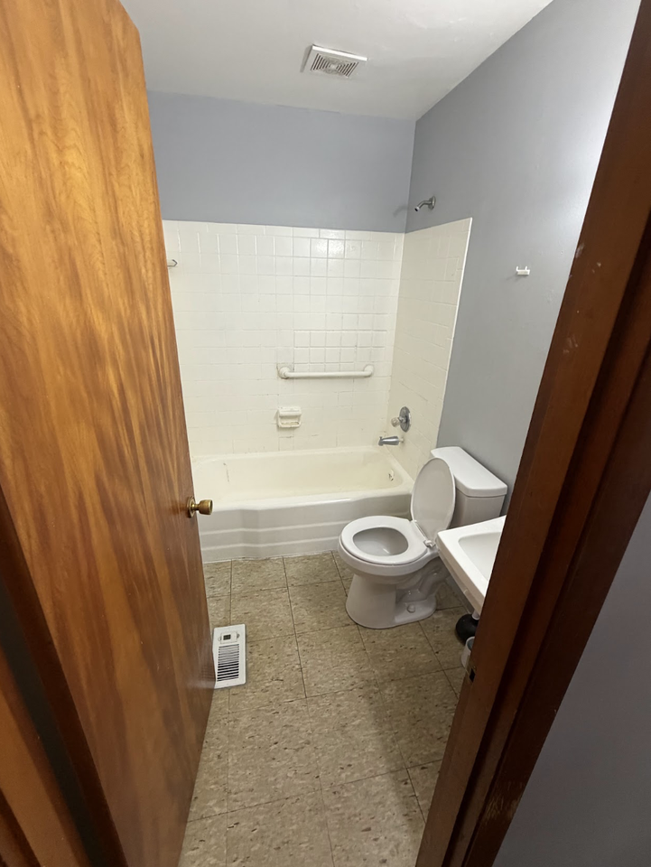 908 W Lake Ave #4 - Photo 7 of 12