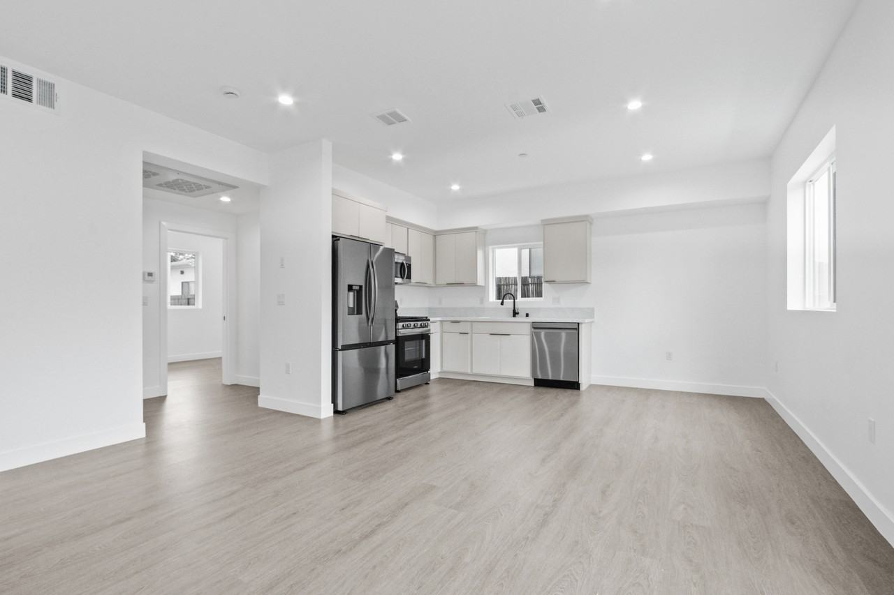 2512 Pennsylvania Ave #2512 - Photo 3 of 47