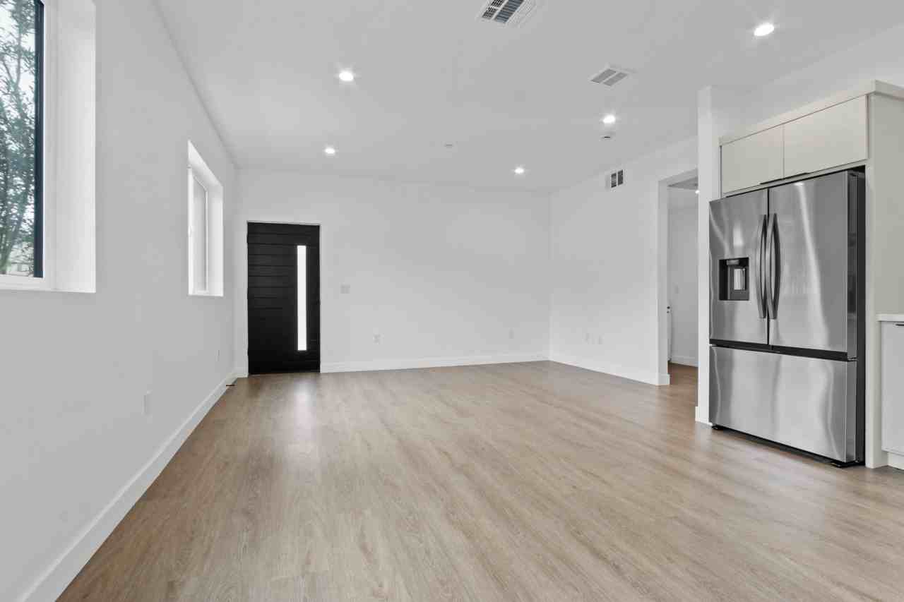 2512 Pennsylvania Ave #2512 - Photo 5 of 47