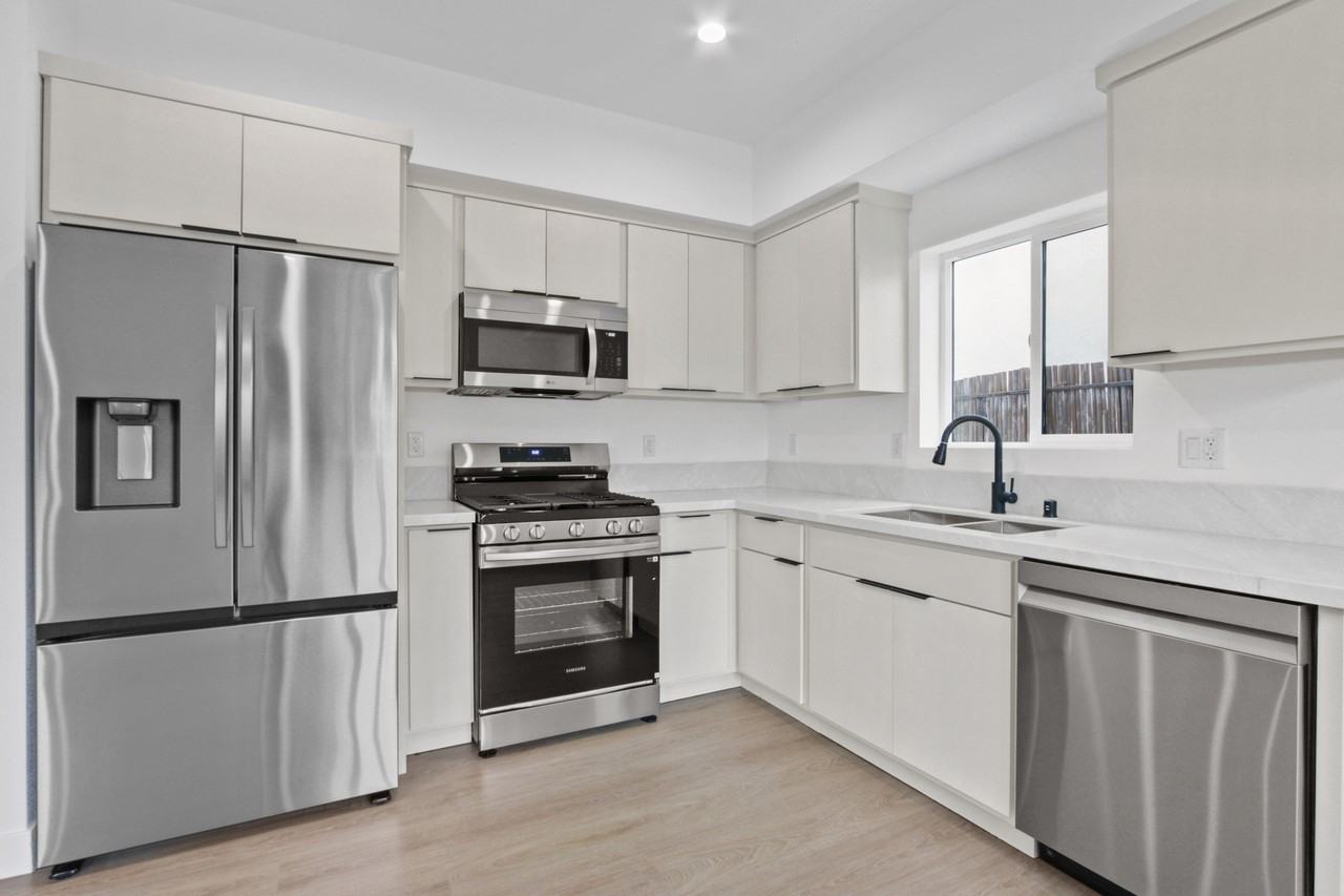 2512 Pennsylvania Ave #2512 - Photo 6 of 47