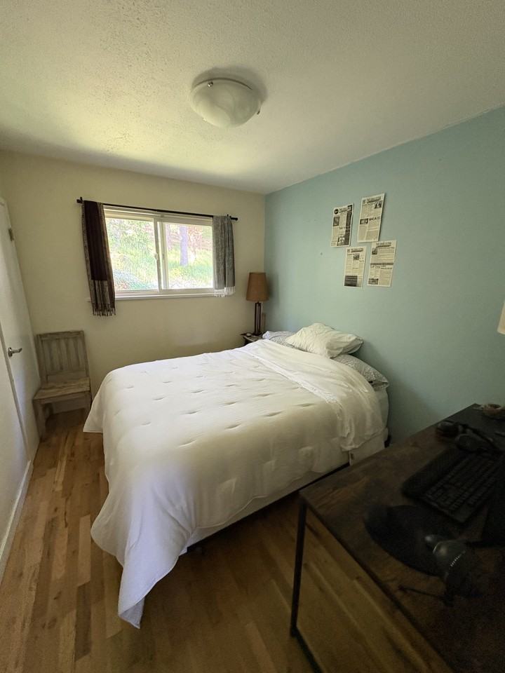 3232 Cook St Uppr - Photo 6 of 9