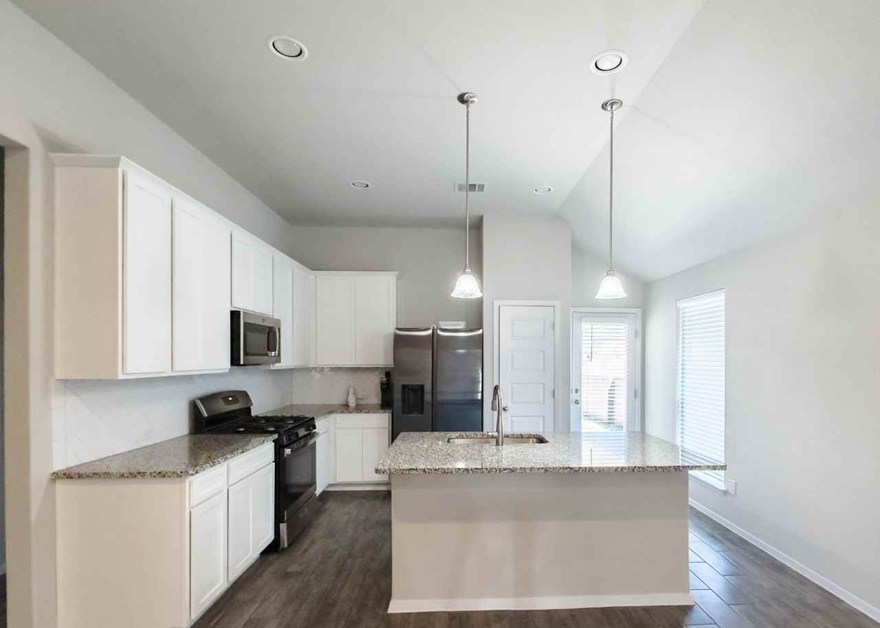 139 Lyndon Dr #1 - Photo 5 of 29