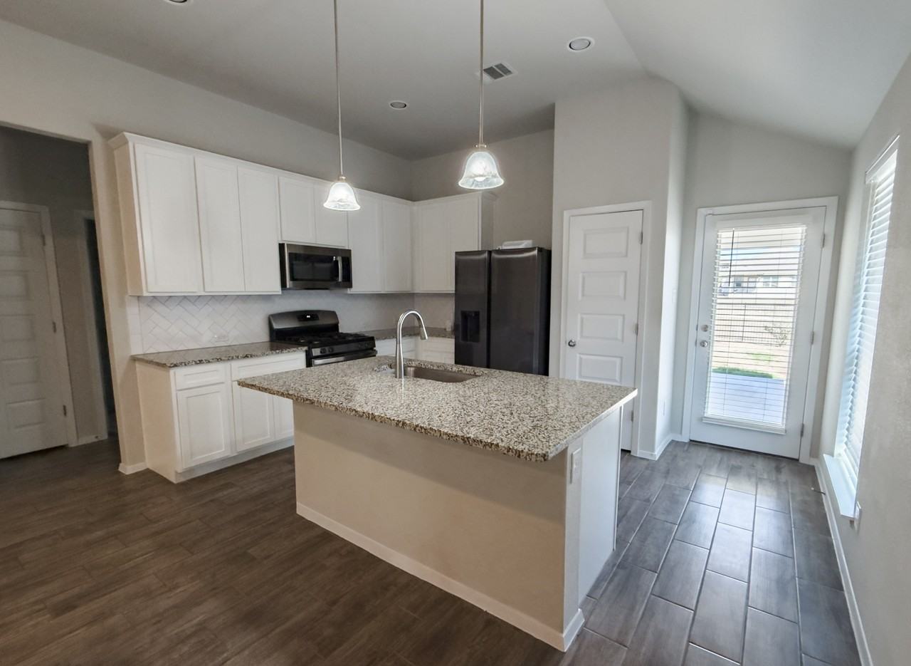 139 Lyndon Dr #1 - Photo 6 of 29