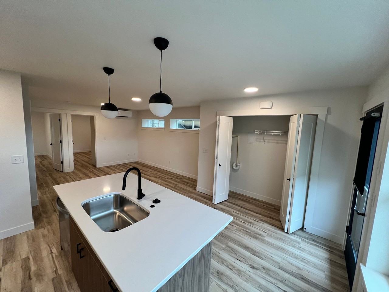 1223-1229 E. Laurel Street - Photo 6 of 46