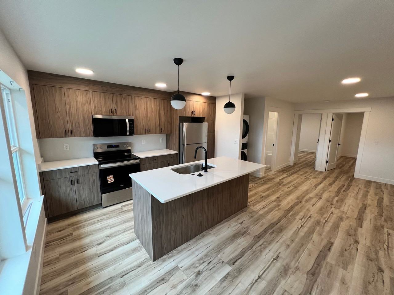 1223-1229 E. Laurel Street - Photo 5 of 46