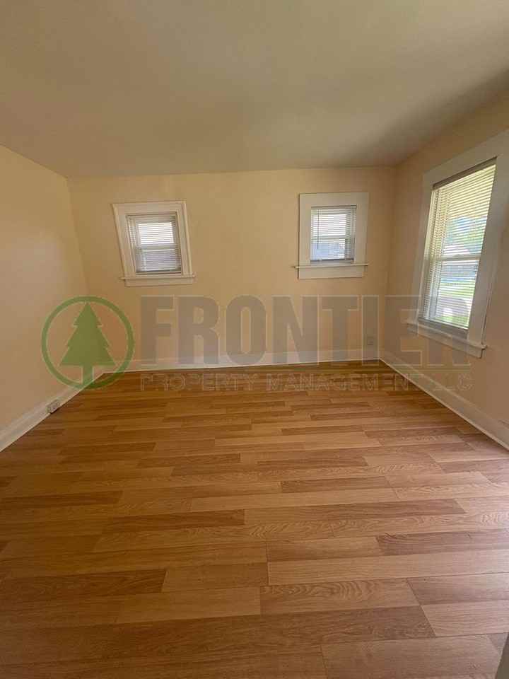 9535 Baltimore Ave - Photo 2 of 13