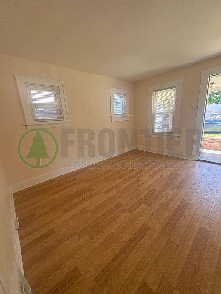 9535 Baltimore Ave - Photo 3 of 13