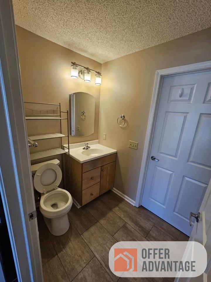 499 Burroughs Dr #5 - Photo 3 of 6