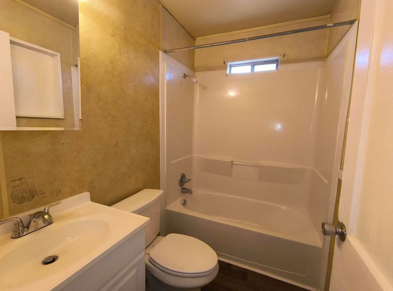 2102 Raney St - Photo 5 of 10