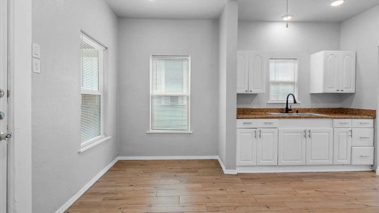 350 Barrett Pl - Photo 6 of 16