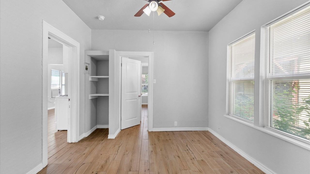 350 Barrett Pl - Photo 7 of 16