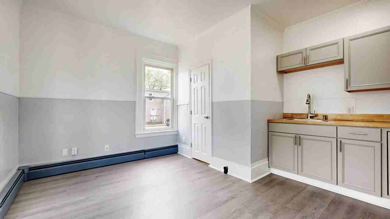 28 Mill St #B - Photo 3 of 8