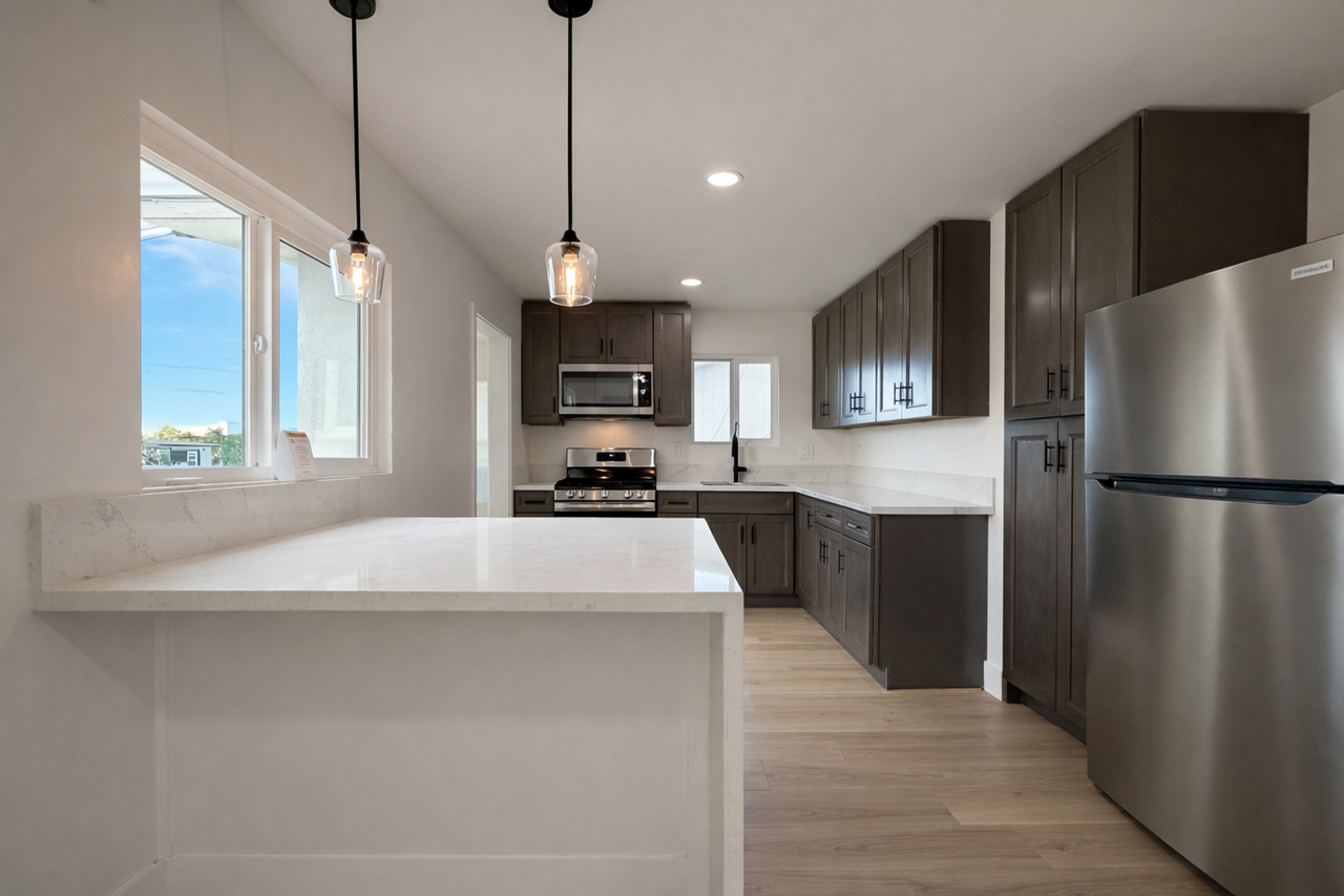 1609-1611 Burton Street - Photo 3 of 14