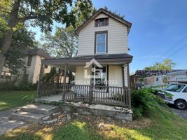 featured image of 925 W 5th St #1