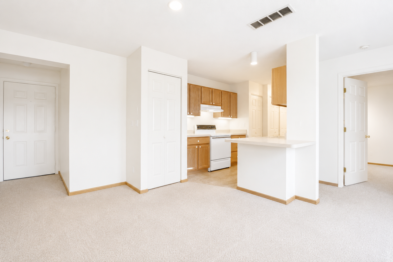 1203KO - Photo 2 of 10