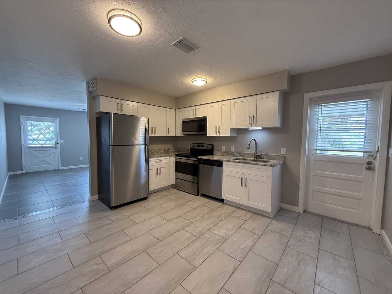 606 Briarwood Rd #1 - Photo 4 of 11