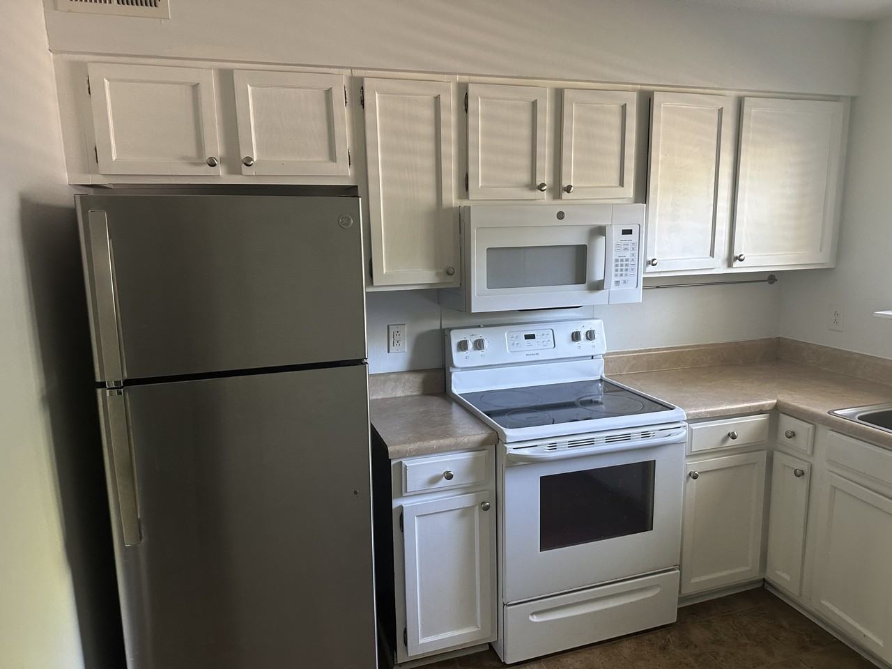 2900 Heathstead Pl #B - Photo 4 of 14