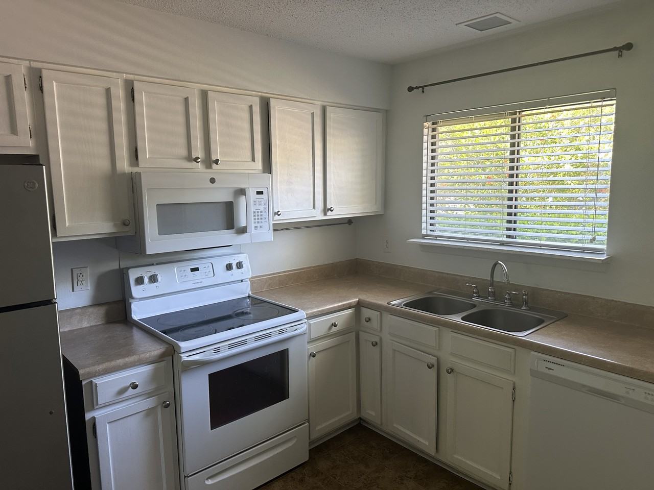 2900 Heathstead Pl #B - Photo 5 of 14