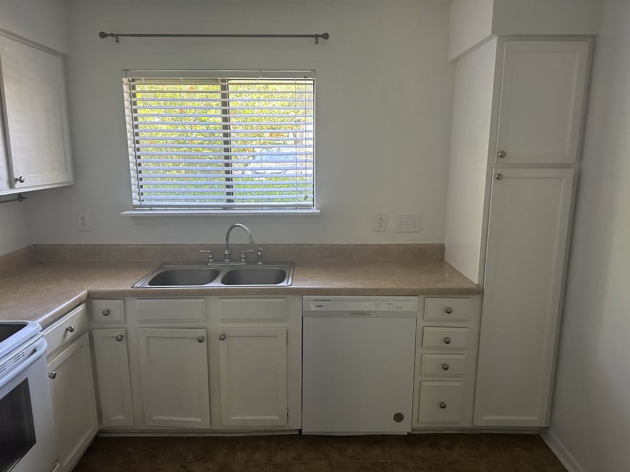 2900 Heathstead Pl #B - Photo 6 of 14