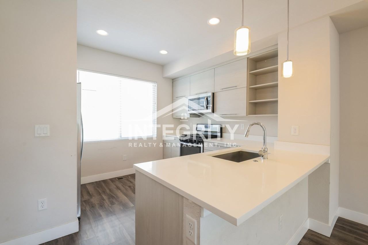 5557 W 10th Ave - Photo 4 of 38
