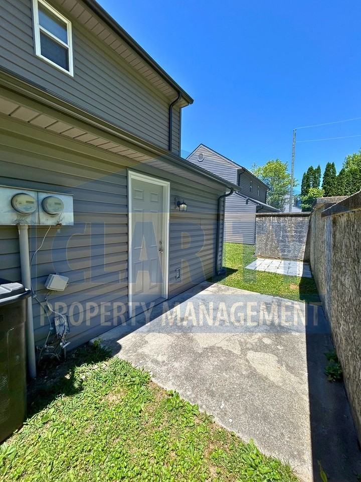1922 Ohio Ave Nw - Photo 2 of 18