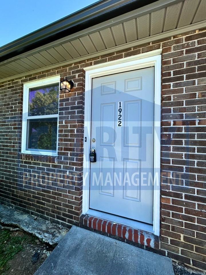 1922 Ohio Ave Nw - Photo 4 of 18