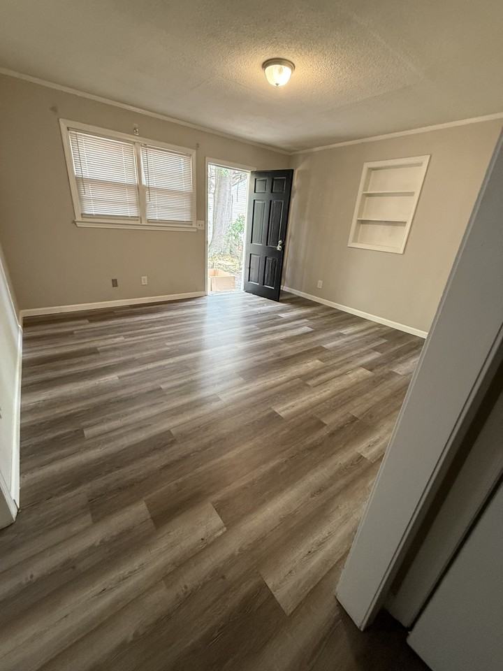 170 Queens Rd #C - Photo 2 of 8