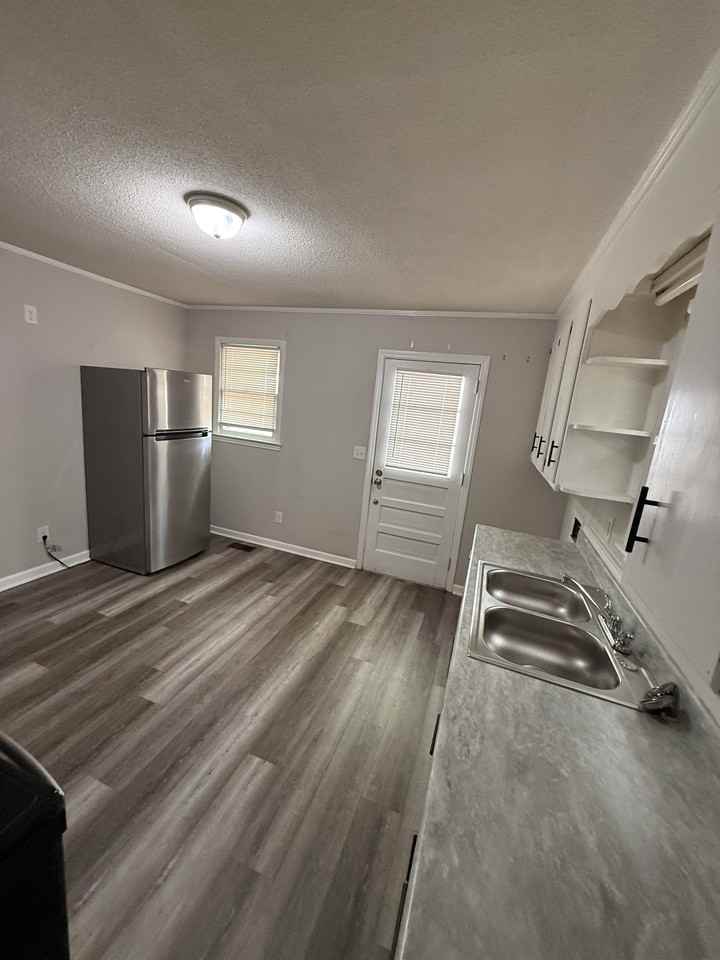 170 Queens Rd #C - Photo 4 of 8