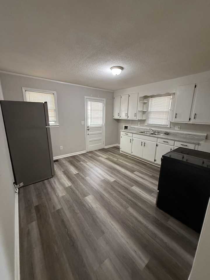 170 Queens Rd #C - Photo 5 of 8