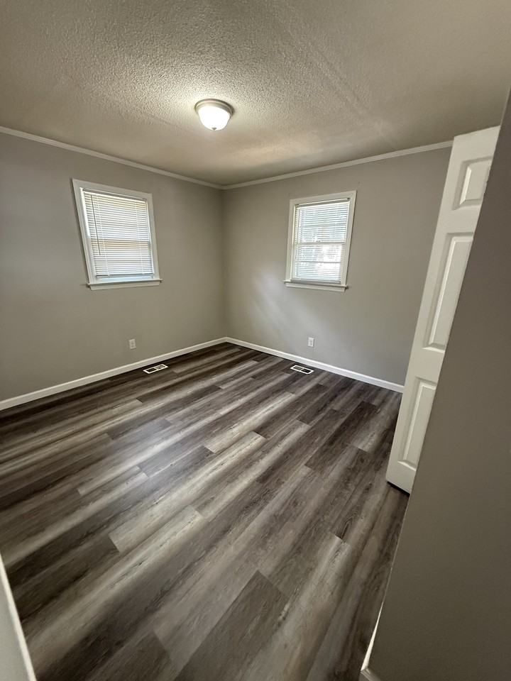 170 Queens Rd #C - Photo 6 of 8