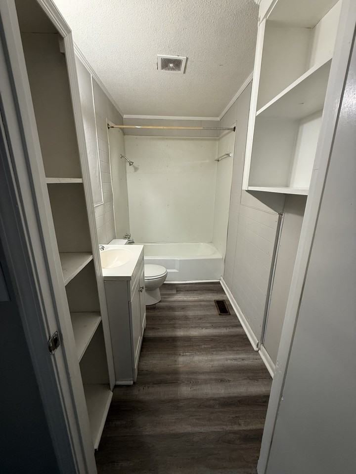 170 Queens Rd #C - Photo 7 of 8