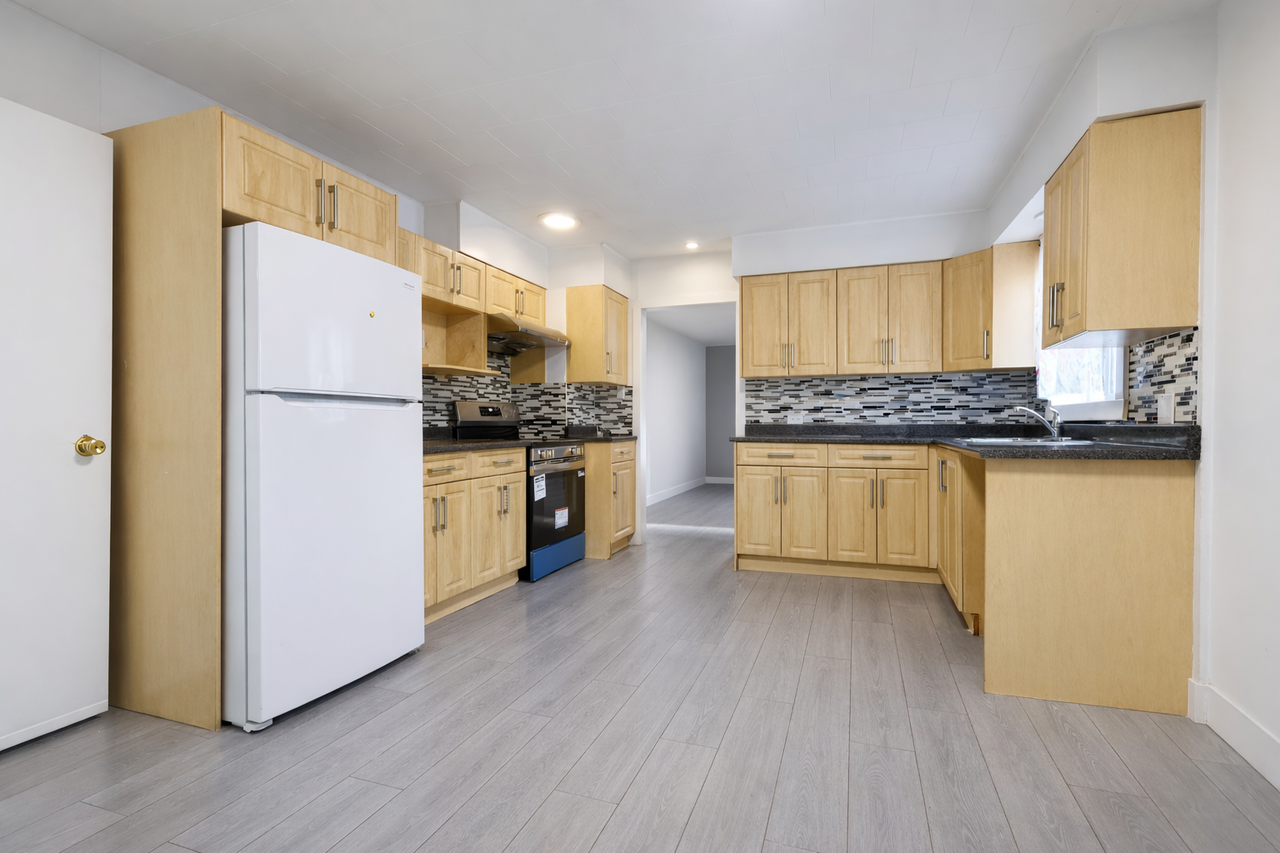 2329 Mouldstade Rd - Photo 5 of 16