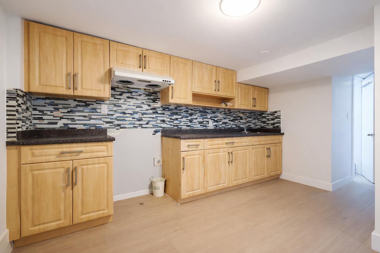 2329 Mouldstade Rd Lowr - Photo 2 of 9