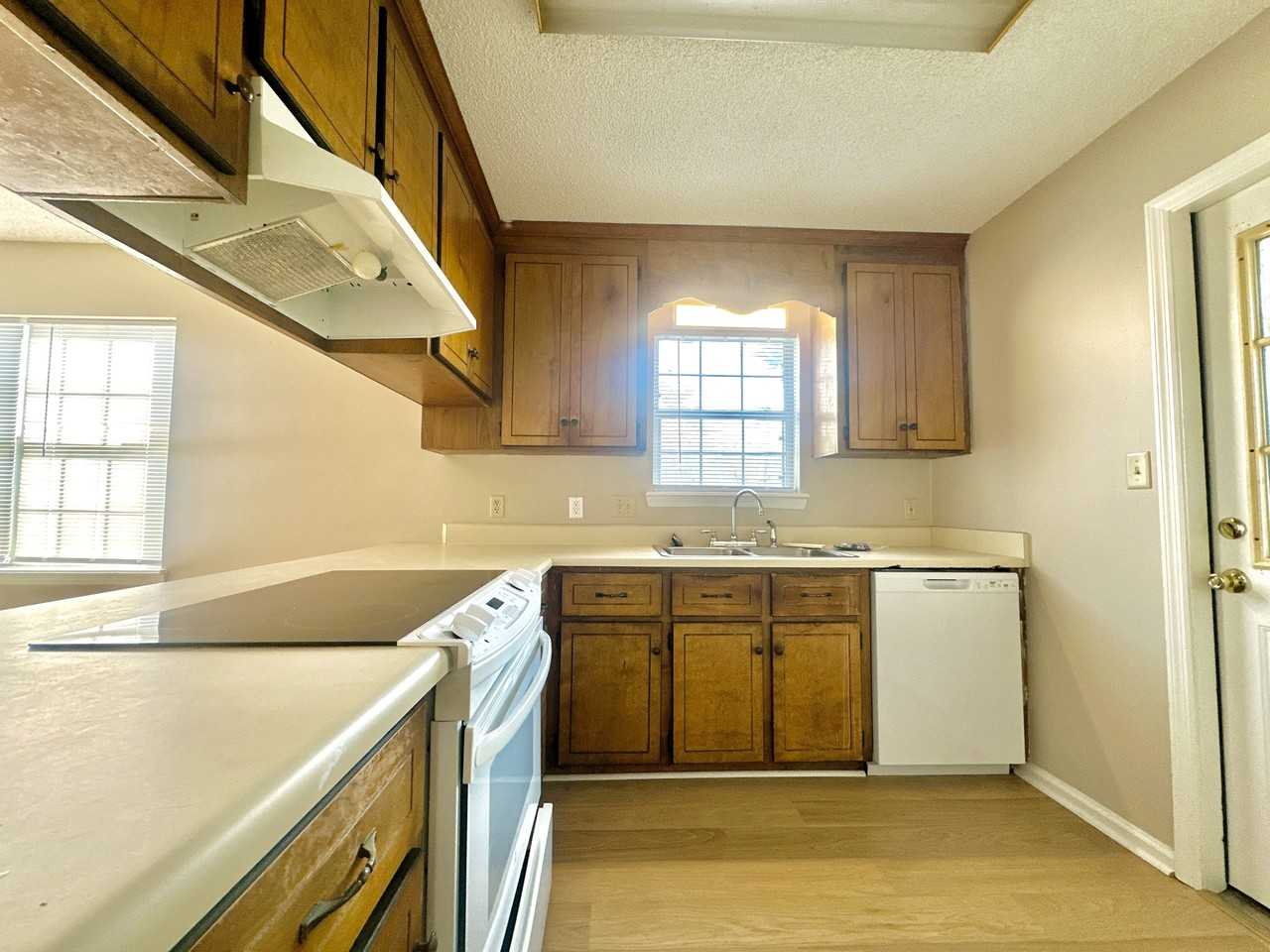 5 Kensington Cir #1 - Photo 4 of 20
