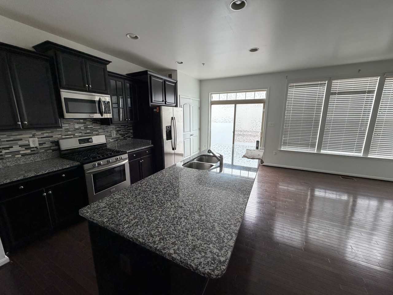 6517 Newton Dr #1 - Photo 4 of 21