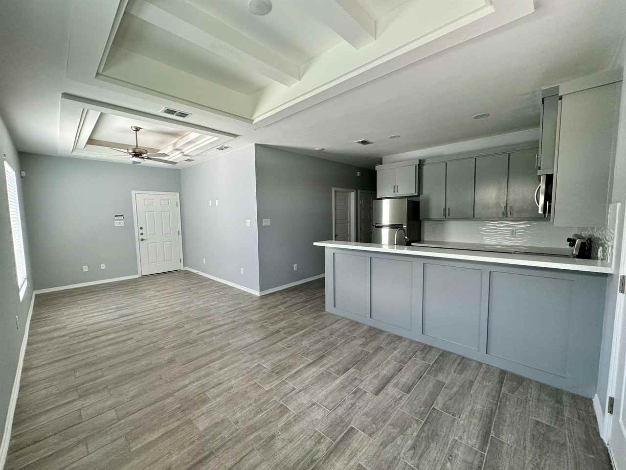 413 E Acacia St #2 - Photo 4 of 23