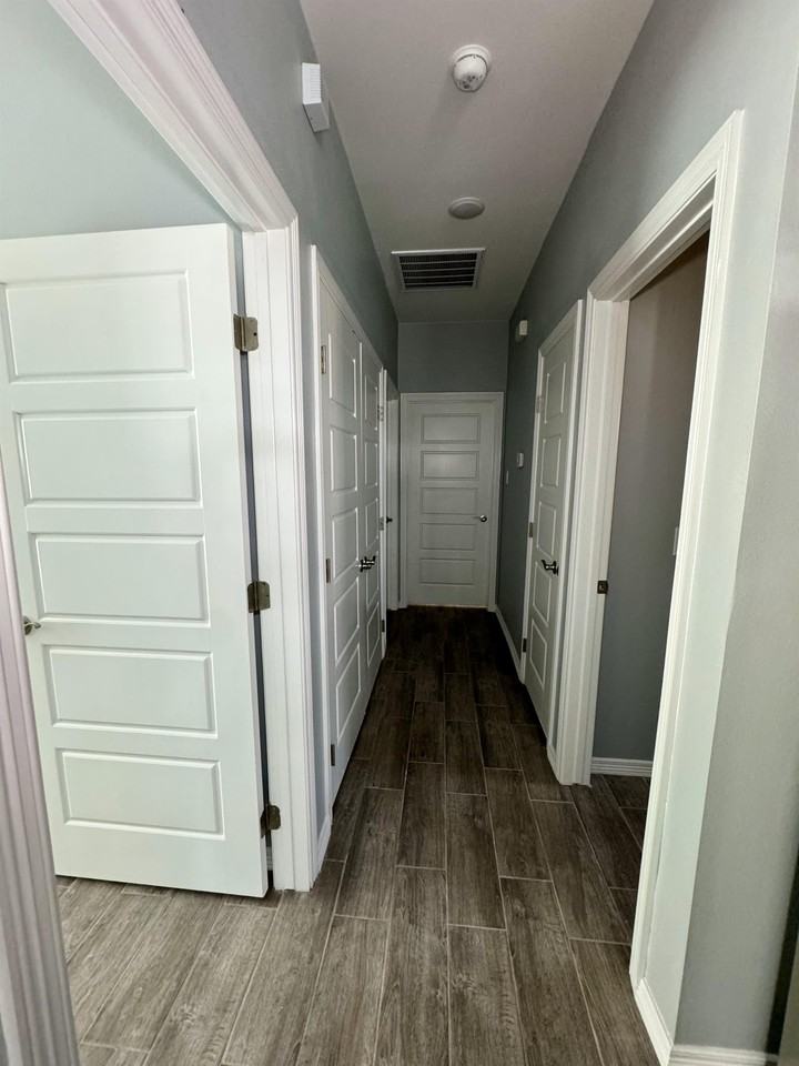 413 E Acacia St #2 - Photo 5 of 23