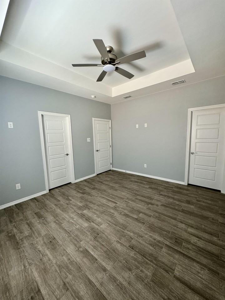 413 E Acacia St #2 - Photo 7 of 23