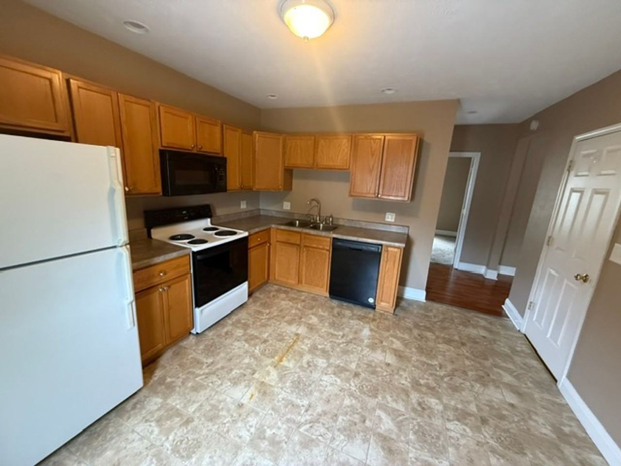 500 W Chestnut St - Photo 2 of 4