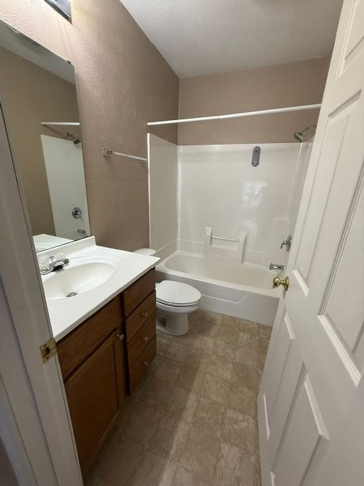 500 W Chestnut St - Photo 4 of 4