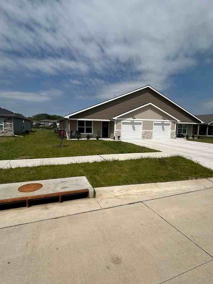 4654 Pierce Dr - Photo 2 of 12