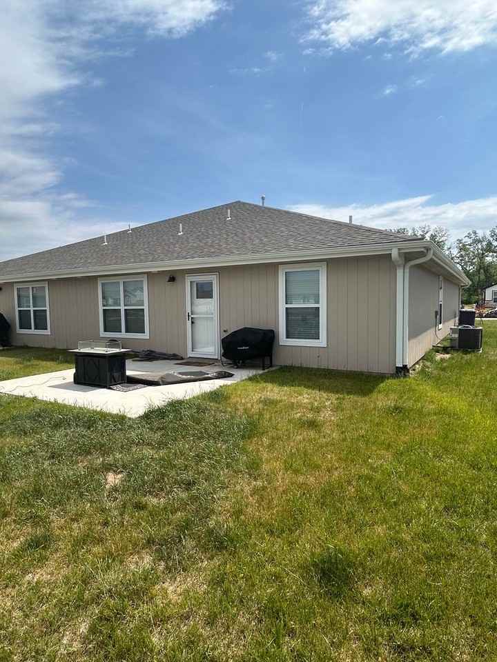 4654 Pierce Dr - Photo 3 of 12