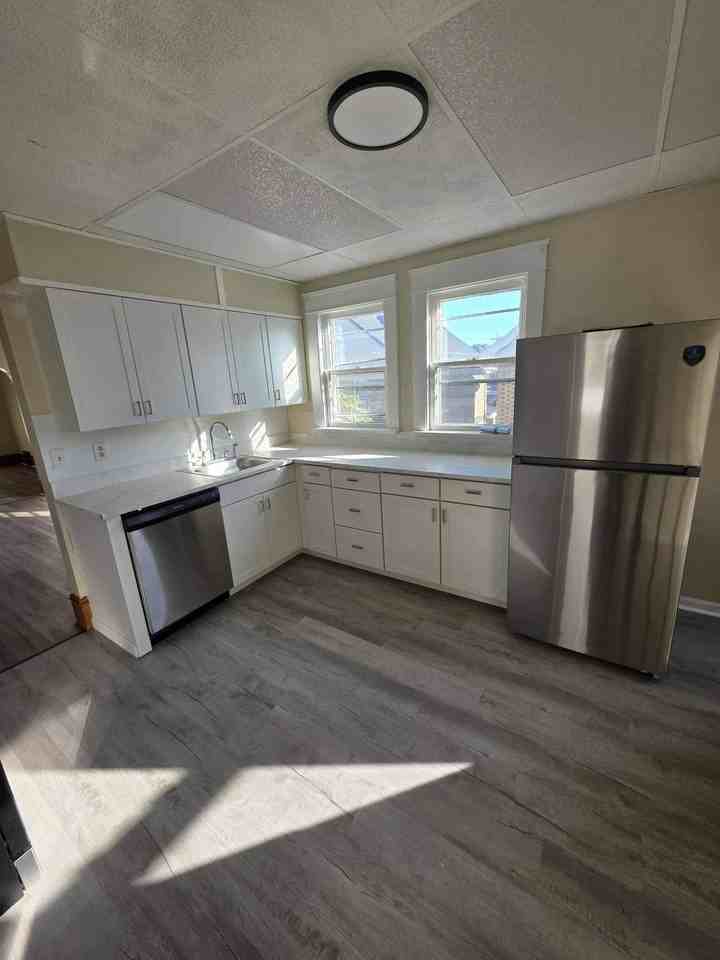 711-713 W 21st St 2nd Fl #713 - Photo 4 of 11